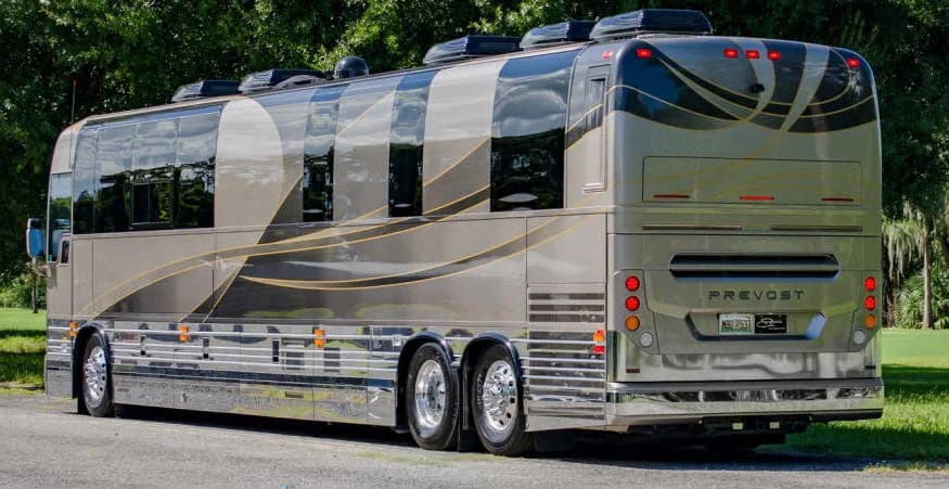 2018 Prevost X3-45 Entertainer Motorcoach - Image 11