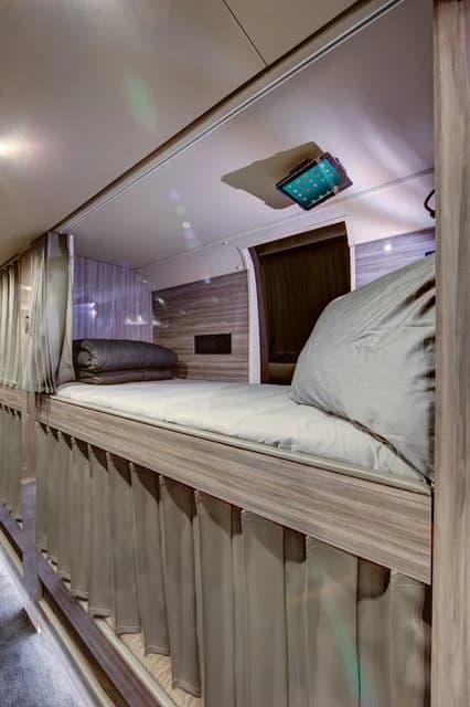 2015 Prevost X3 Entertainer - Image 10