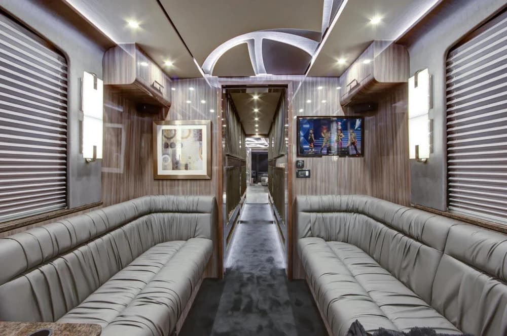 2015 Prevost X3 Entertainer - Image 13