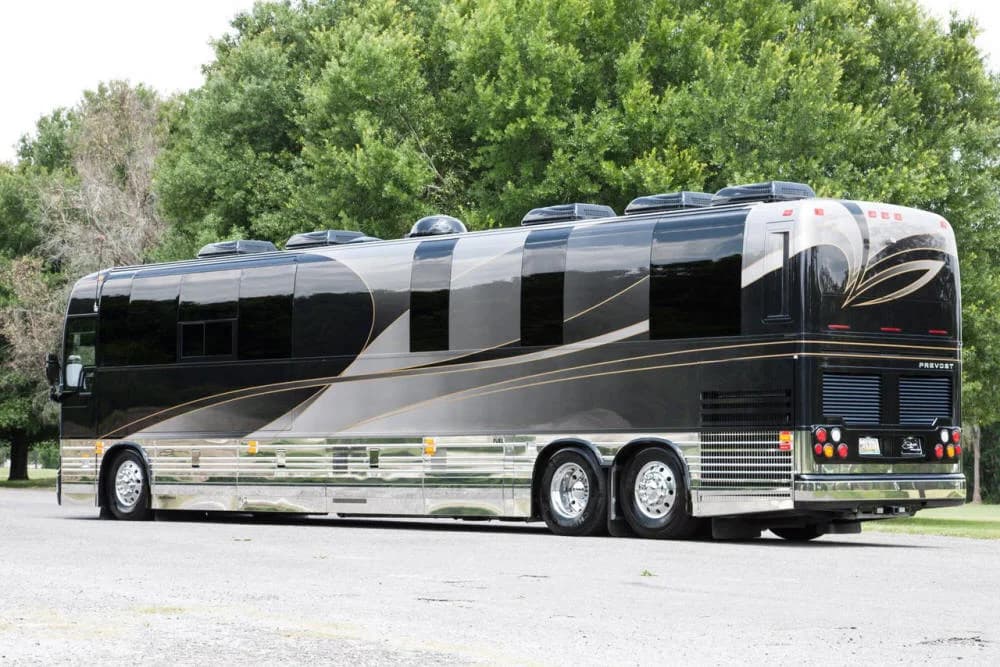 2015 Prevost X3 Entertainer - Image 3