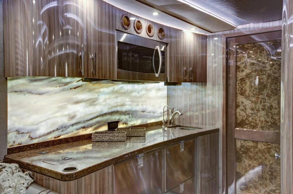 2015 Prevost X3 Entertainer - Image 7