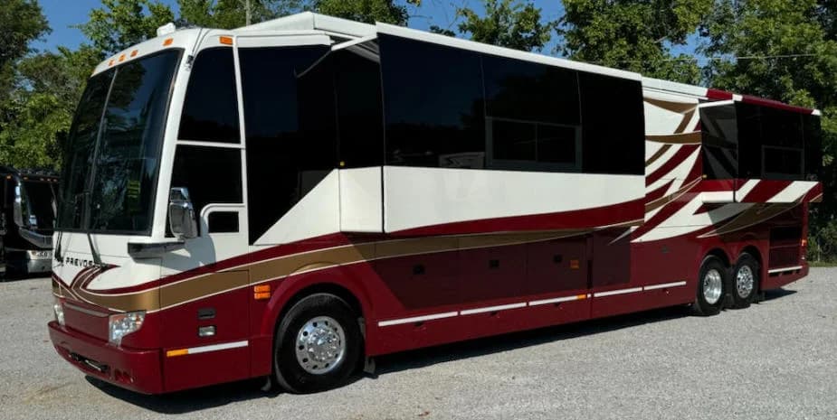 2015 Prevost H3-45 Star Bus Motorcoach - Image 2