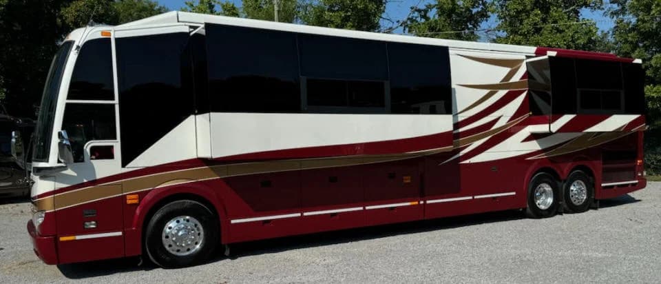 2015 Prevost H3-45 Star Bus Motorcoach - Image 3