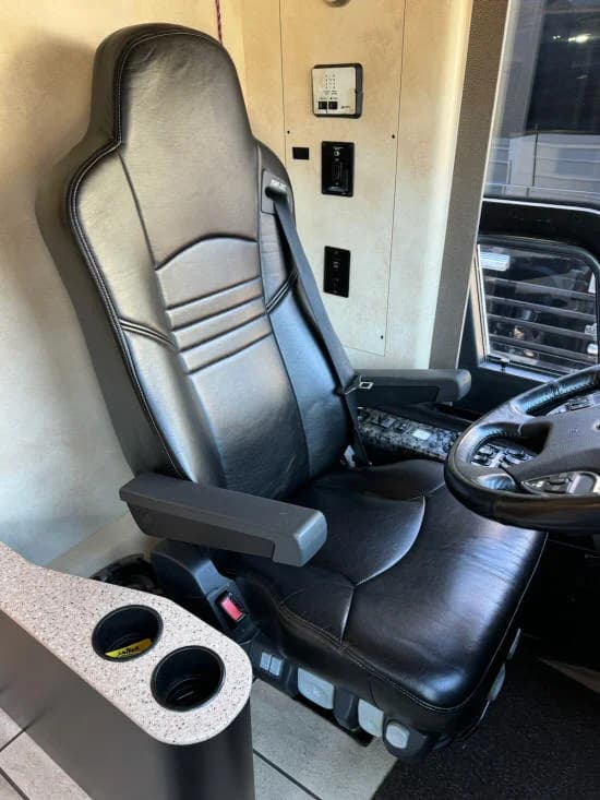 2013 Prevost X3 Star Motorcoach - Image 11