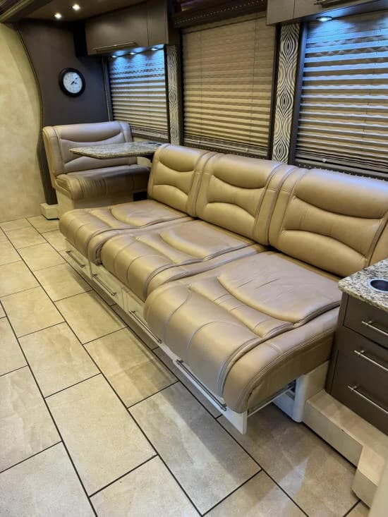 2013 Prevost X3 Star Motorcoach - Image 15