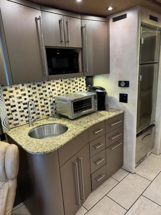 2013 Prevost X3 Star Motorcoach - Image 16