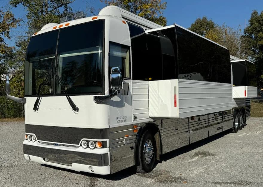 2013 Prevost X3 Star Motorcoach - Image 1