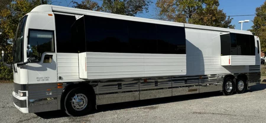 2013 Prevost X3 Star Motorcoach - Image 2