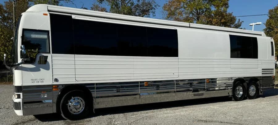 2013 Prevost X3 Star Motorcoach - Image 3