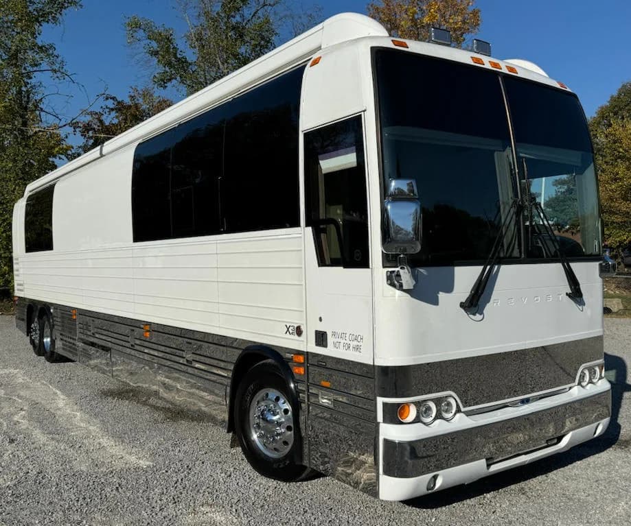 2013 Prevost X3 Star Motorcoach - Image 4