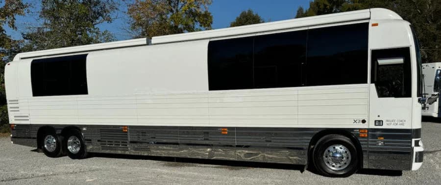 2013 Prevost X3 Star Motorcoach - Image 6