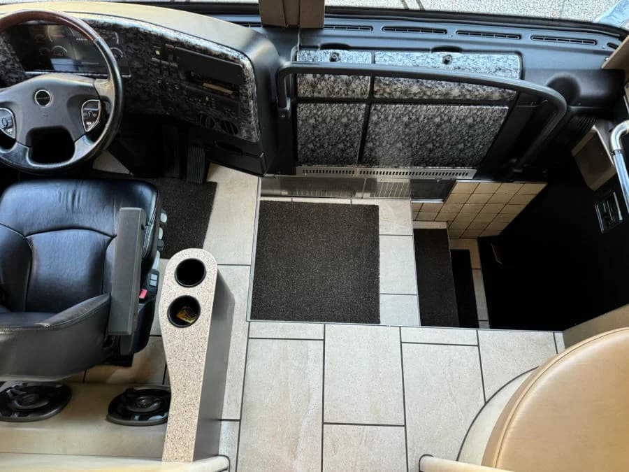 2013 Prevost X3 Star Motorcoach - Image 8
