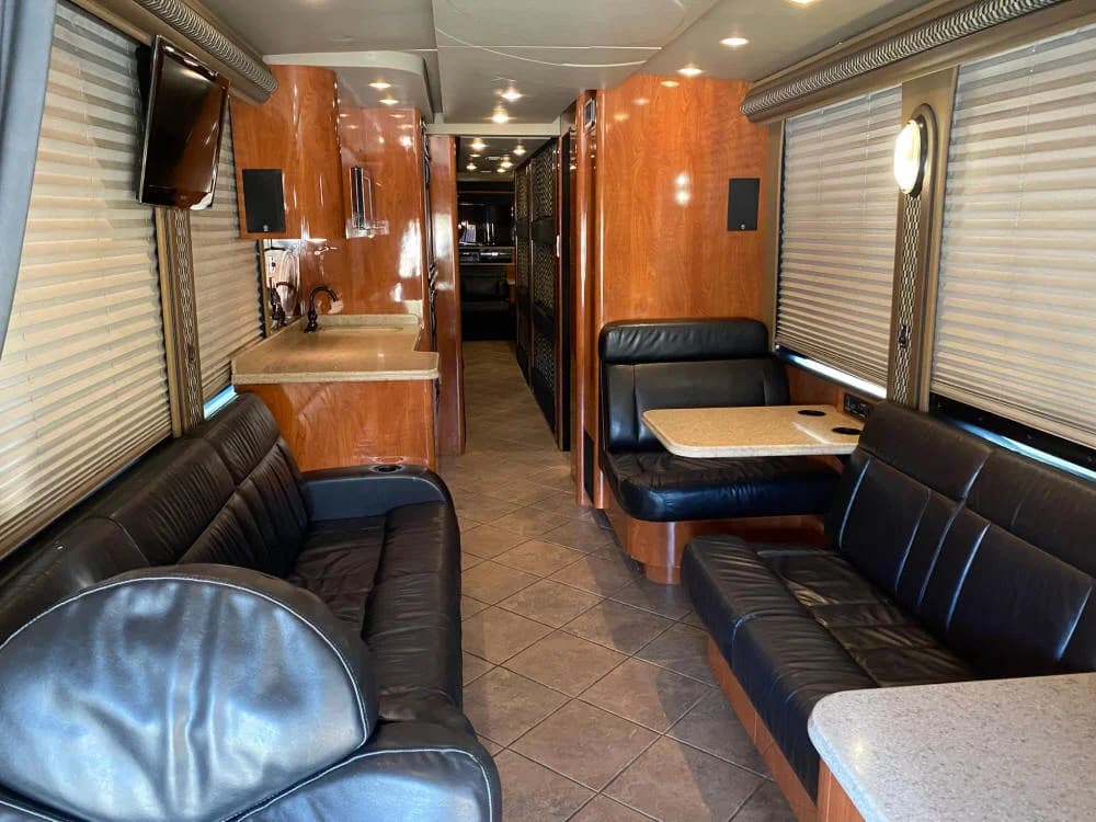 2011 Prevost XLII Motorcoach - Image 11