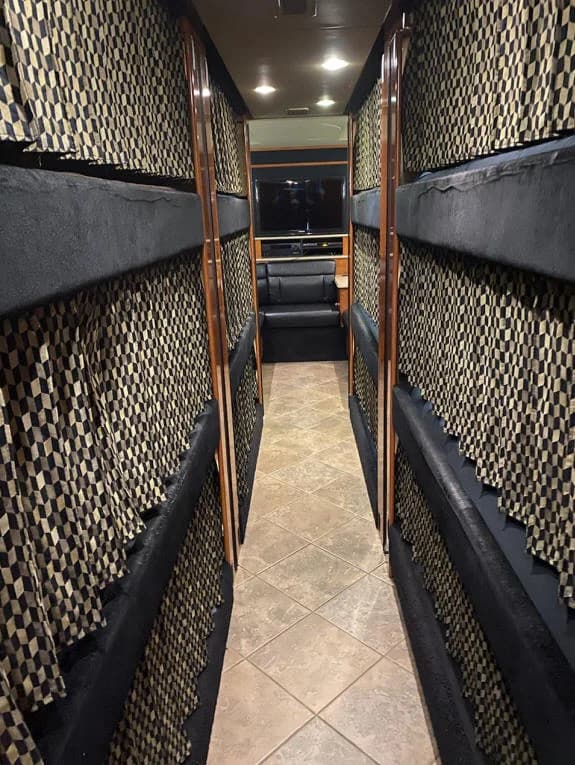 2011 Prevost XLII Motorcoach - Image 15