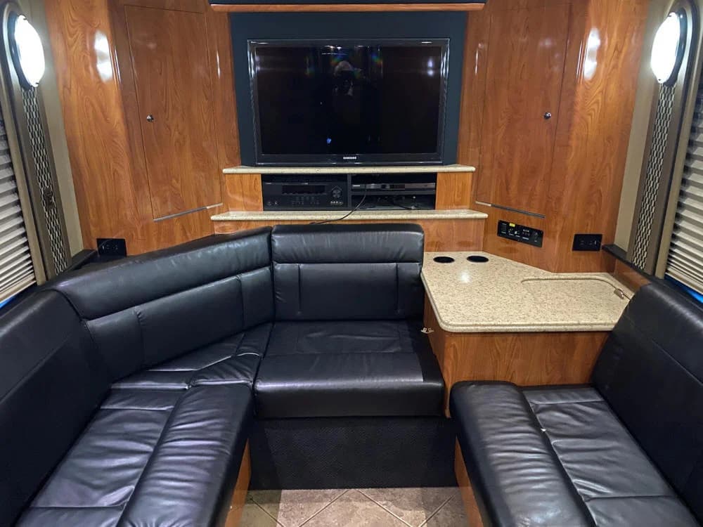 2011 Prevost XLII Motorcoach - Image 16