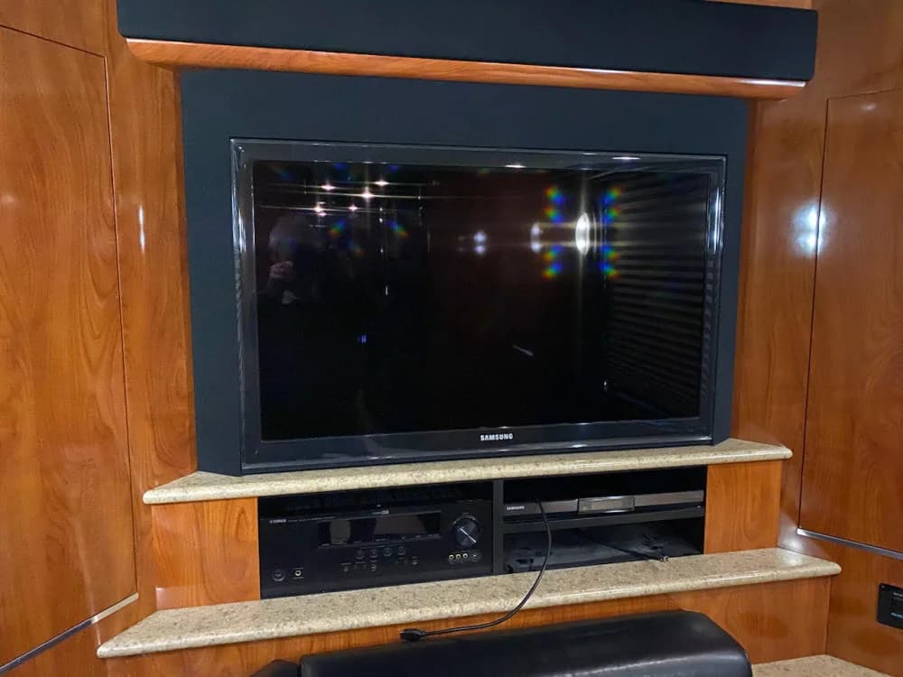 2011 Prevost XLII Motorcoach - Image 18