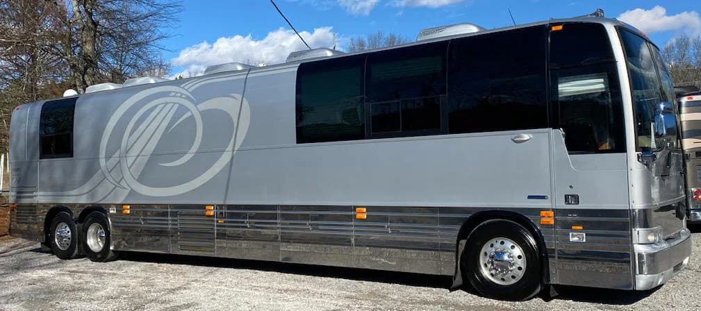 2011 Prevost XLII Motorcoach - Image 2