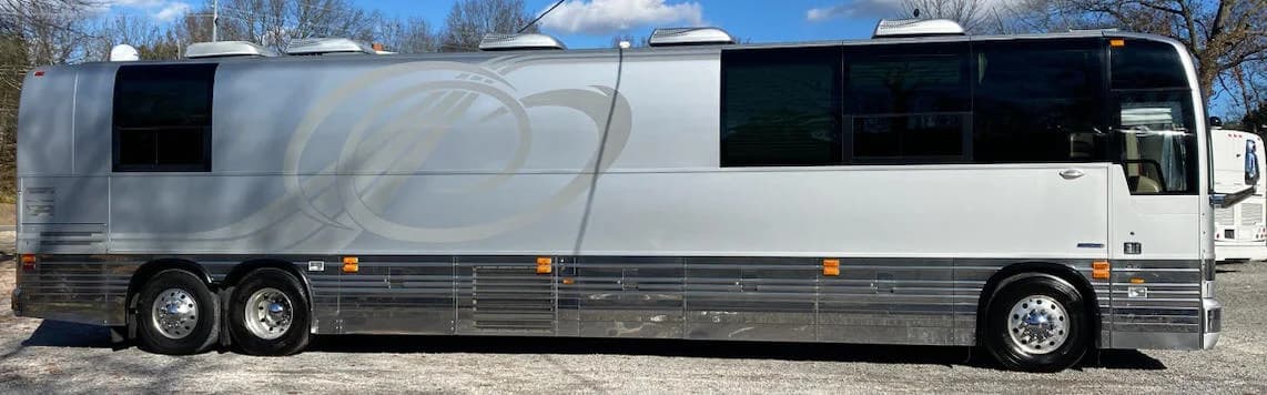 2011 Prevost XLII Motorcoach - Image 3