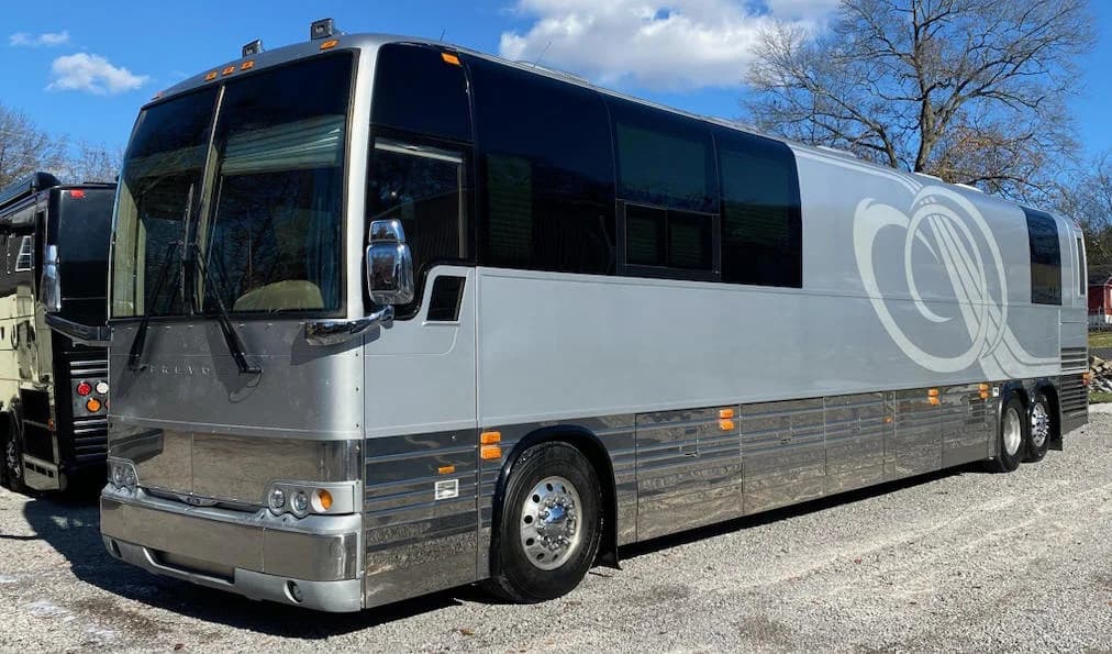 2011 Prevost XLII Motorcoach - Image 4