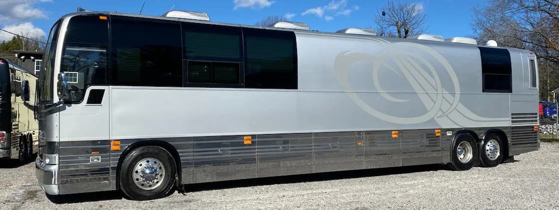 2011 Prevost XLII Motorcoach - Image 5