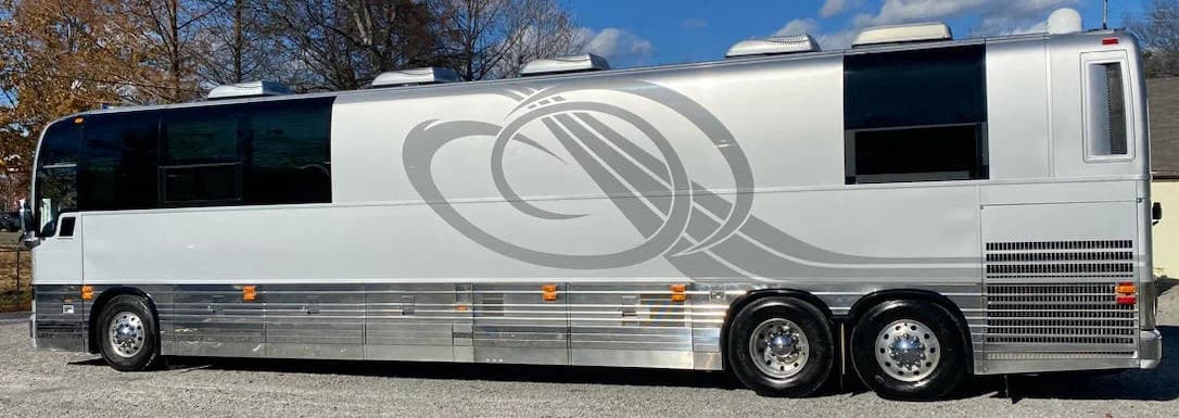 2011 Prevost XLII Motorcoach - Image 6