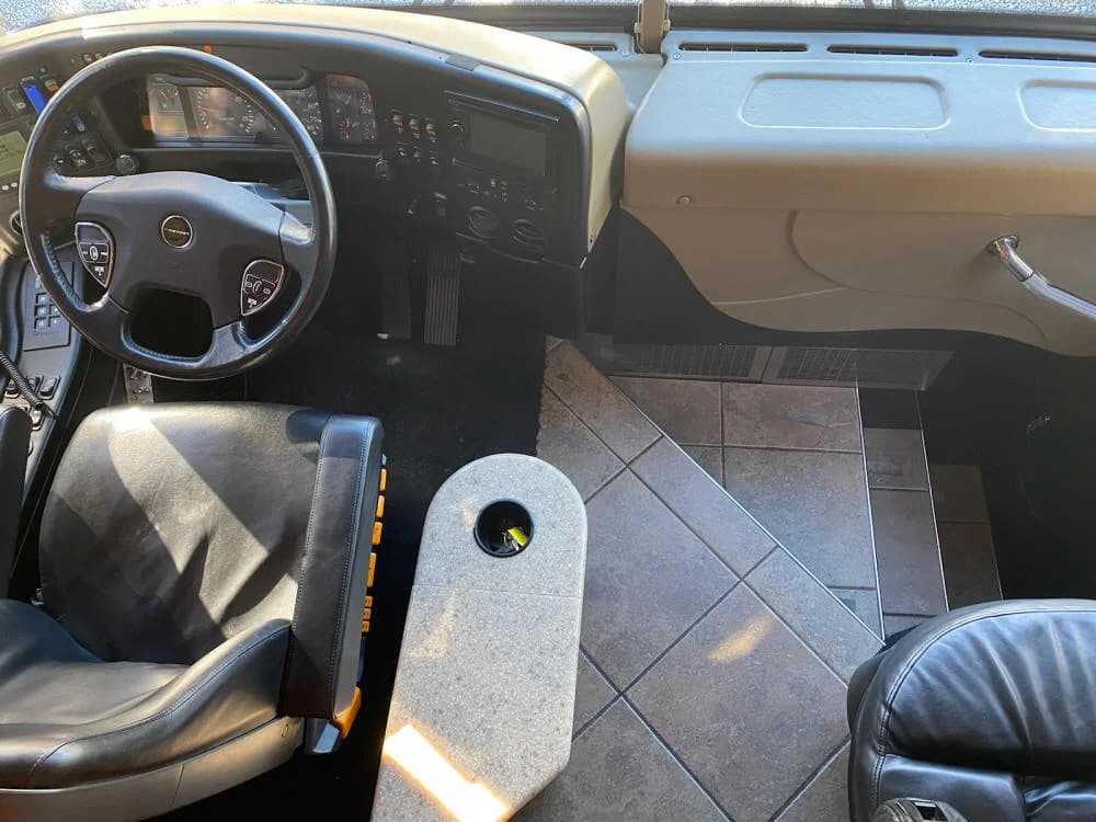 2011 Prevost XLII Motorcoach - Image 7