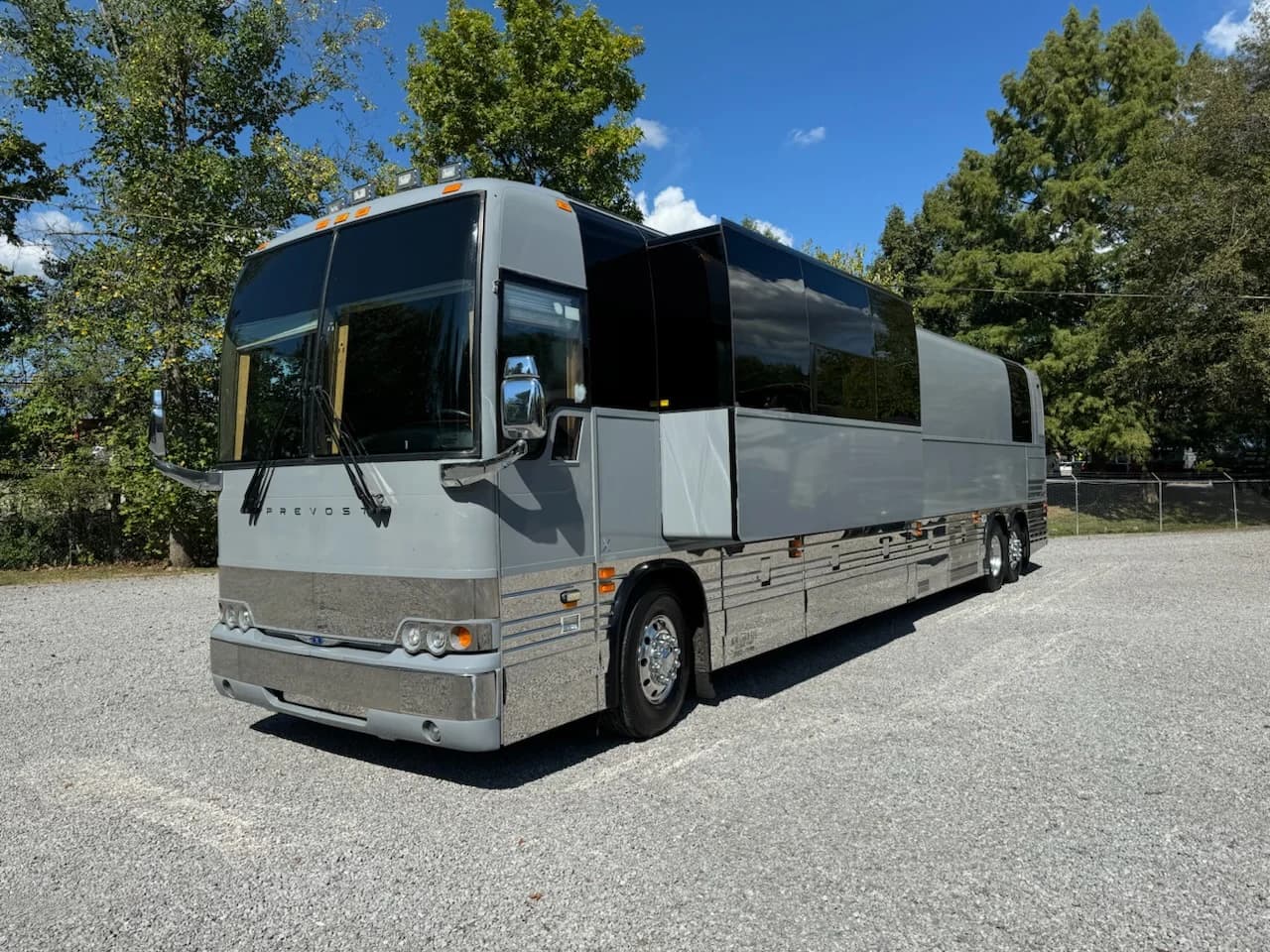2009 Prevost XLII Entertainer Motorcoach - Image 1