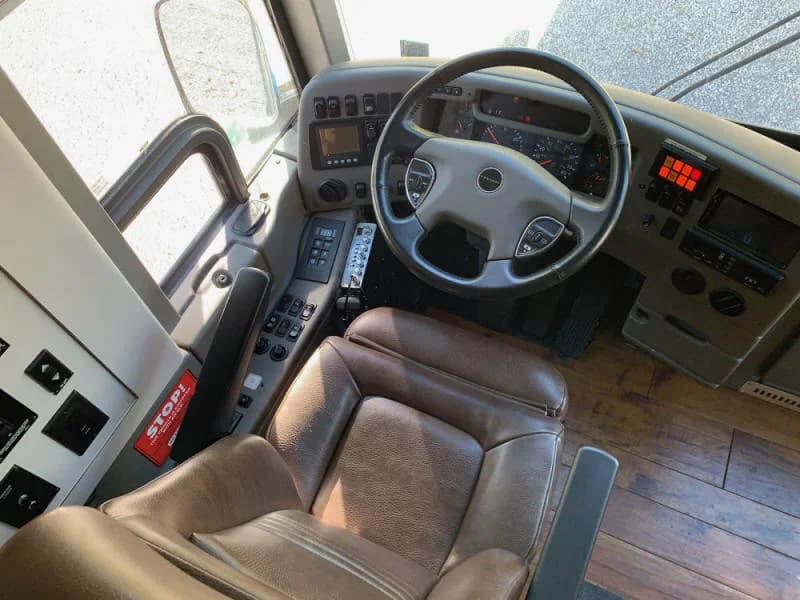 2010 Prevost X3045 Motorcoach - Image 9
