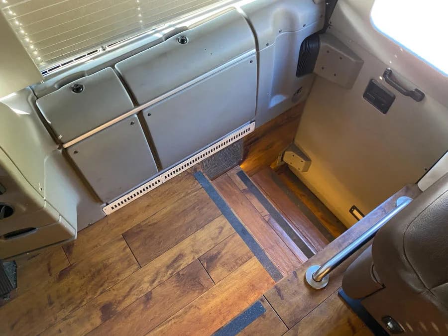 2010 Prevost X3045 Motorcoach - Image 11