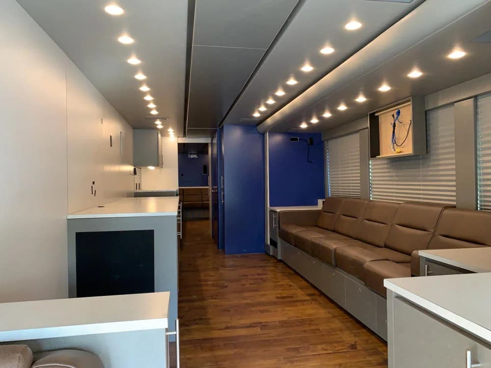2010 Prevost X3045 Motorcoach - Image 15