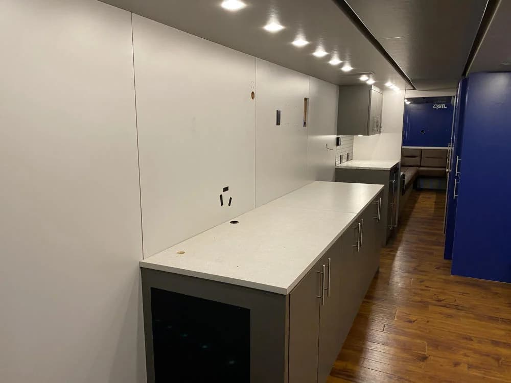 2010 Prevost X3045 Motorcoach - Image 16