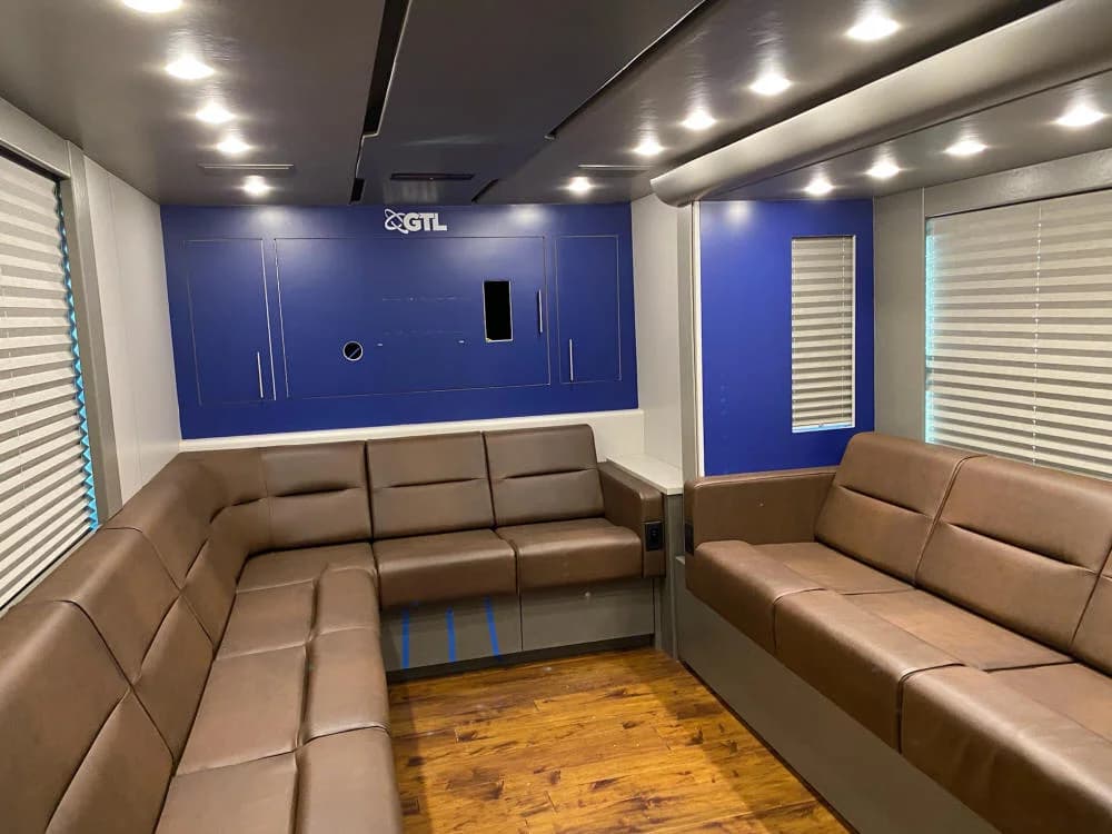 2010 Prevost X3045 Motorcoach - Image 22