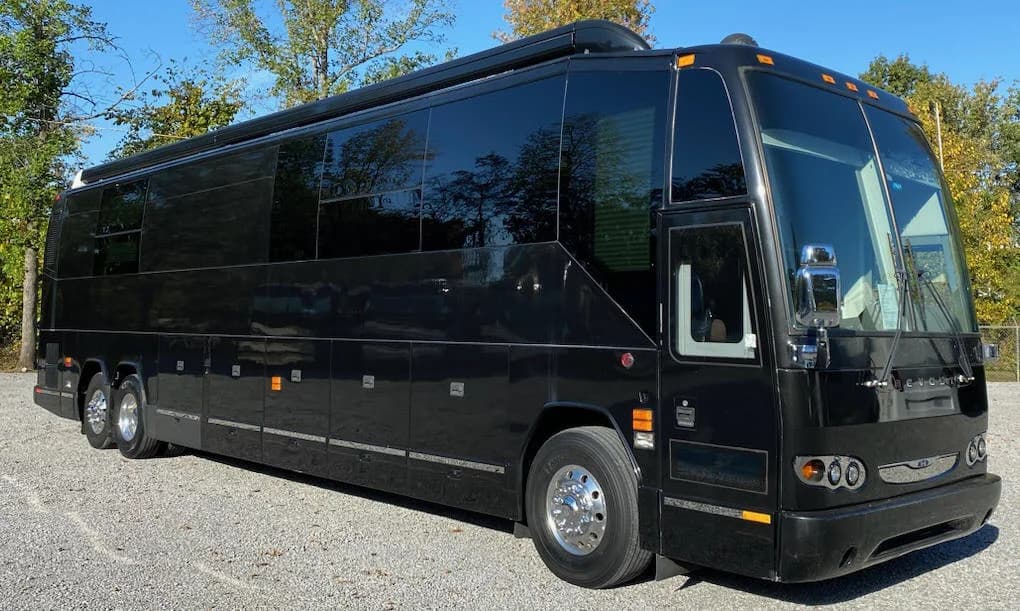2010 Prevost X3045 Motorcoach - Image 4