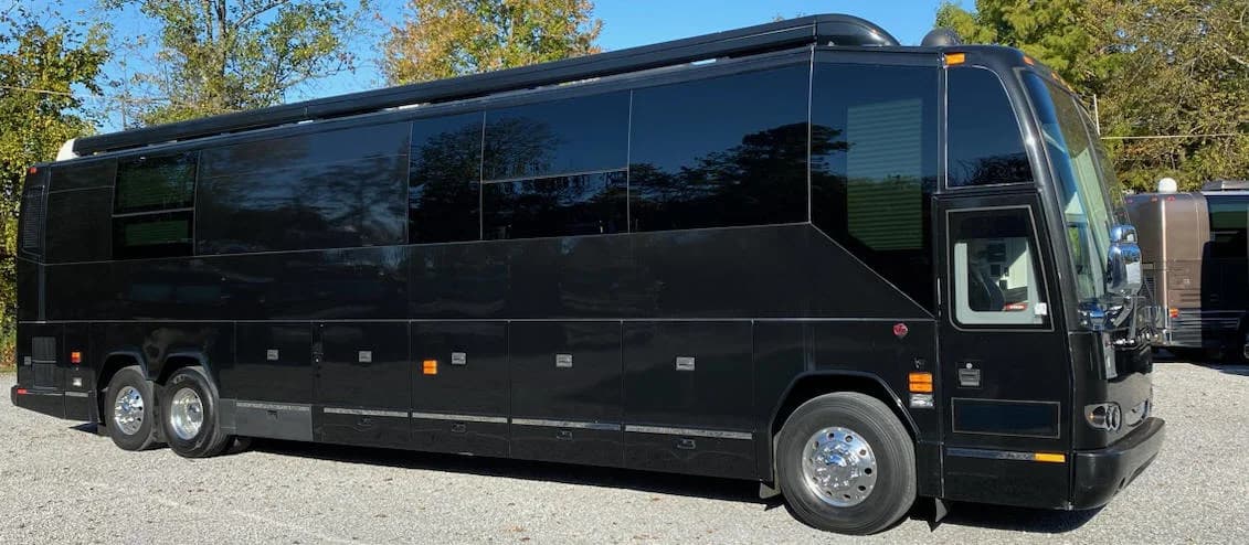 2010 Prevost X3045 Motorcoach - Image 5