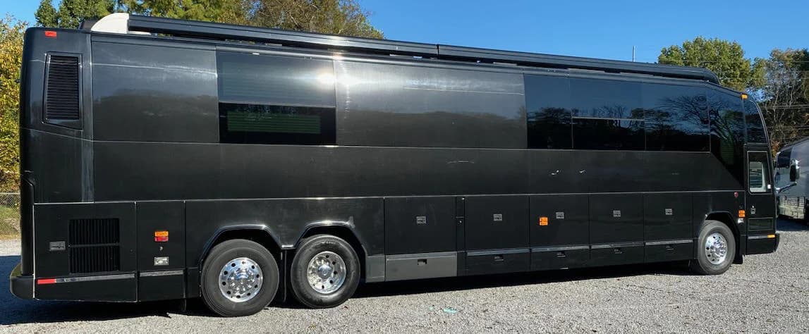 2010 Prevost X3045 Motorcoach - Image 6