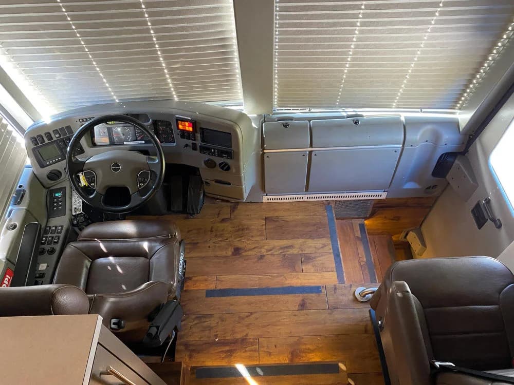 2010 Prevost X3045 Motorcoach - Image 8