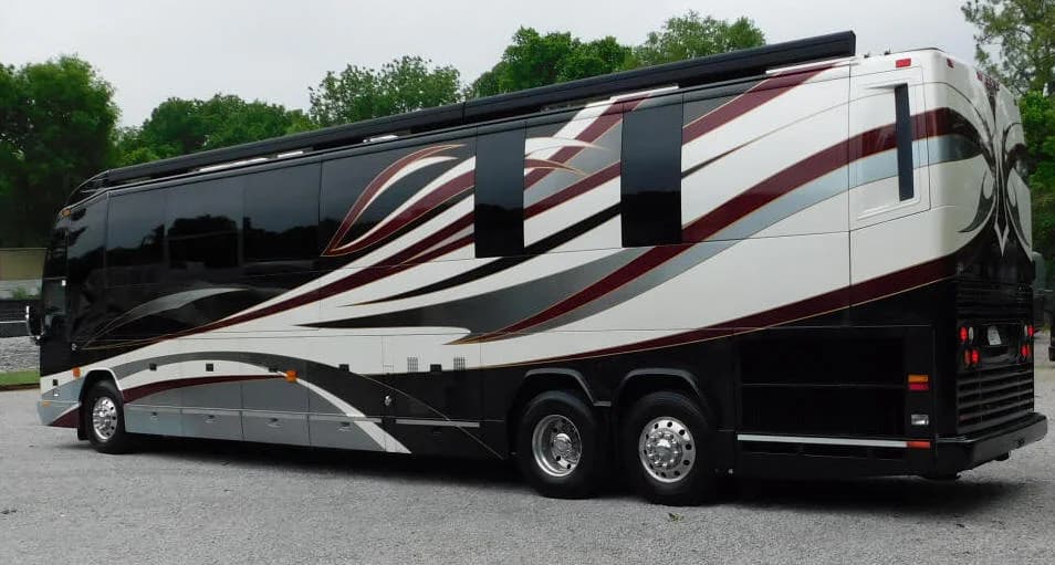 2010 Prevost H3-45 Motorcoach - Image 4