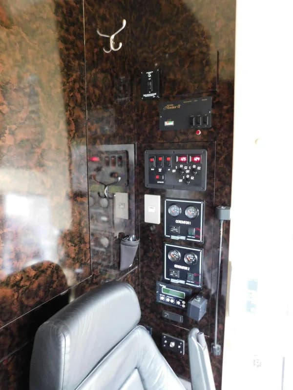 2010 Prevost H3-45 Motorcoach - Image 9