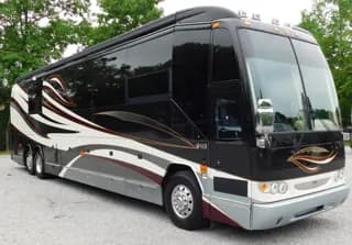 2010 Prevost (NFI) H3-45 bus