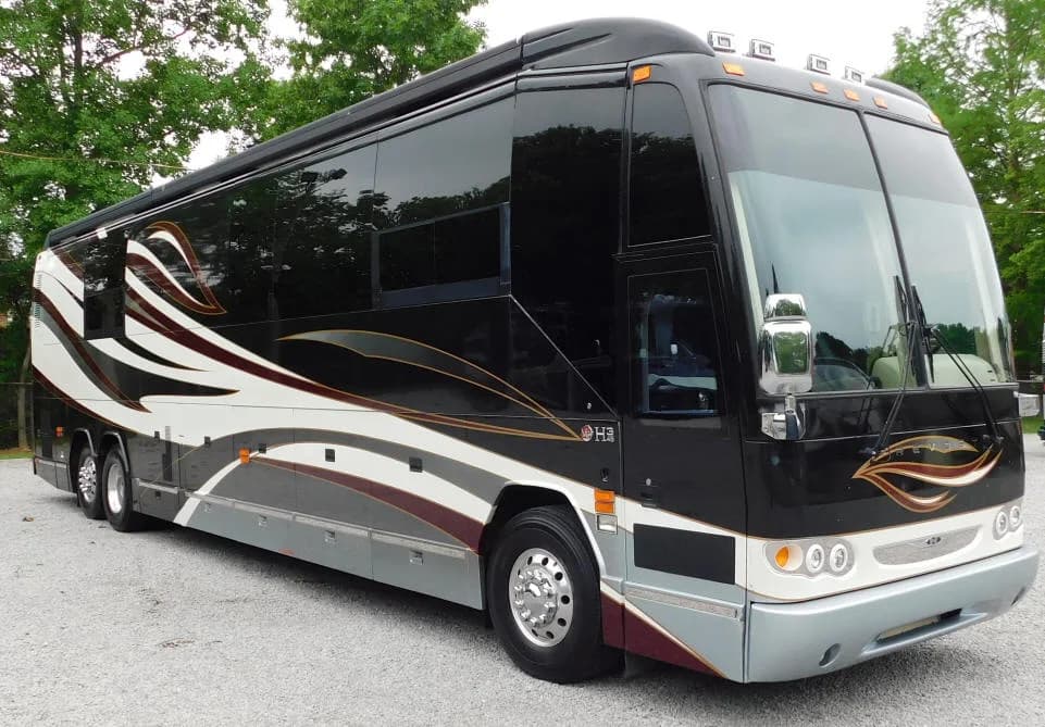 2010 Prevost H3-45 Motorcoach - Image 1
