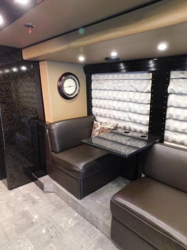 2010 Prevost H3-45 Motorcoach - Image 15