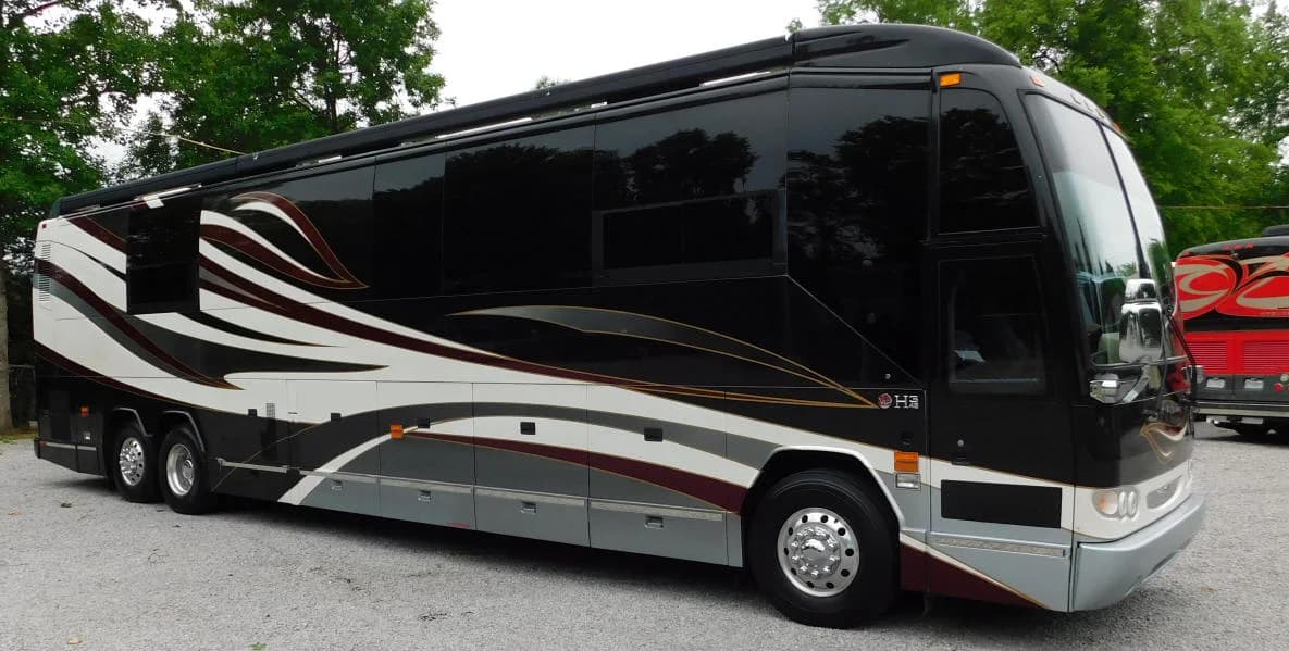 2010 Prevost H3-45 Motorcoach - Image 6