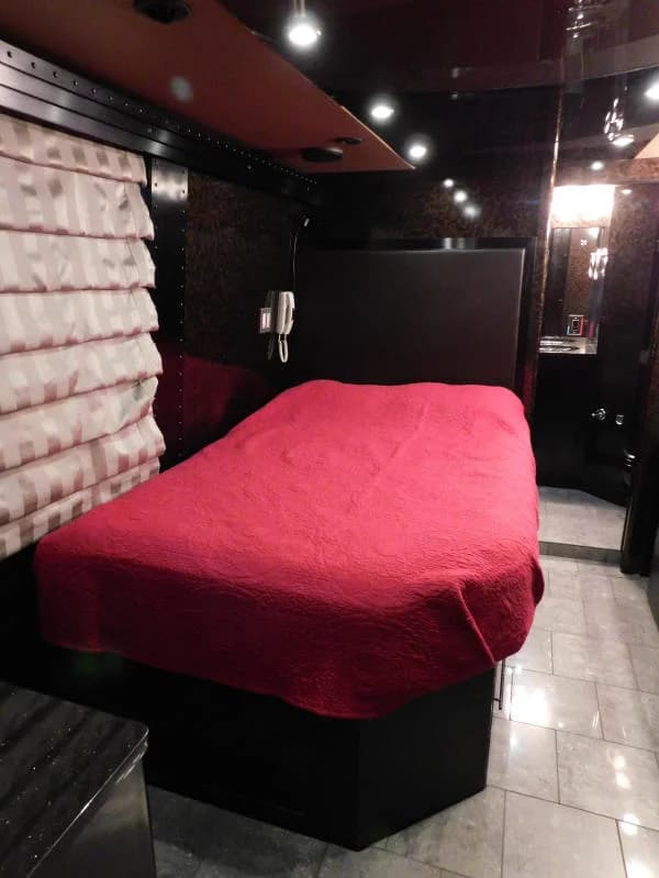 2010 Prevost H3-45 Motorcoach - Image 24