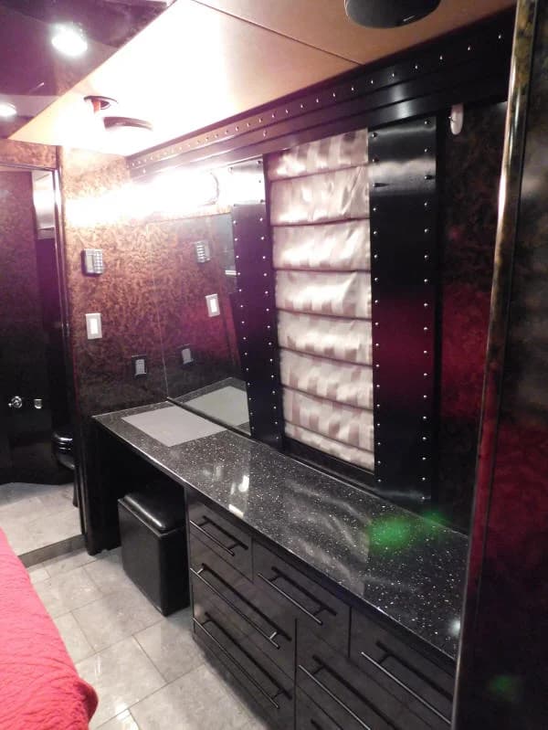 2010 Prevost H3-45 Motorcoach - Image 25