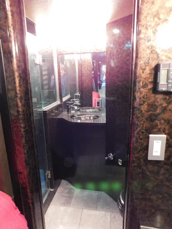 2010 Prevost H3-45 Motorcoach - Image 26