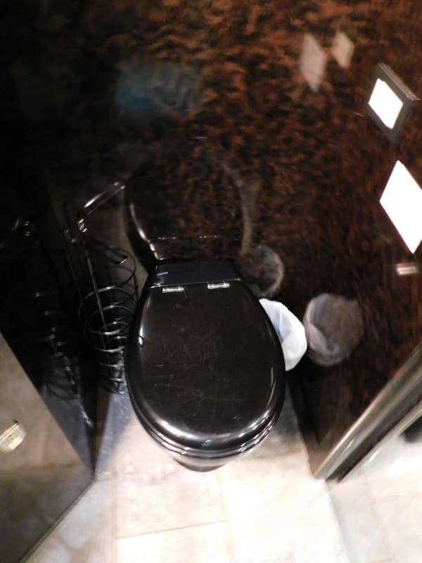 2010 Prevost H3-45 Motorcoach - Image 28
