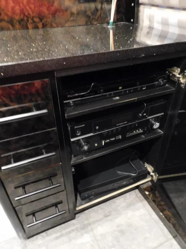 2010 Prevost H3-45 Motorcoach - Image 32