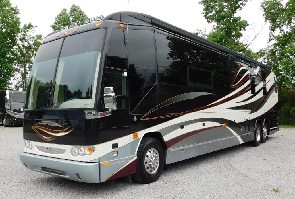 2010 Prevost H3-45 Motorcoach - Image 2