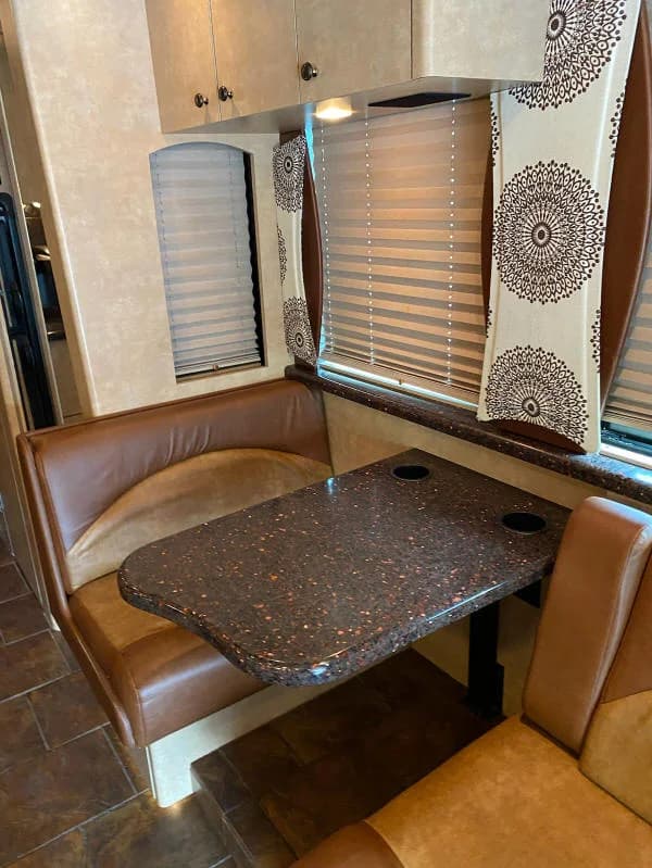 2009 Prevost XLII Entertainer Motorcoach - Image 11