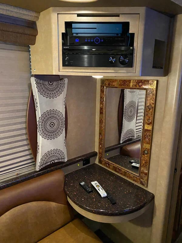 2009 Prevost XLII Entertainer Motorcoach - Image 16